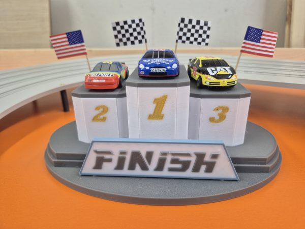 HO Slot Car Racing Finish Podium Kit - Image 2